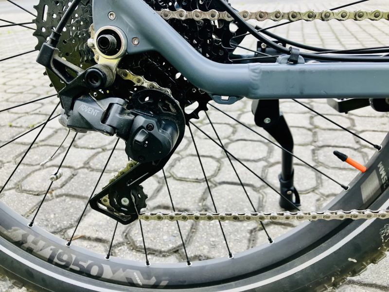 Unikátní custom stavba - terénní drtič, street fighter