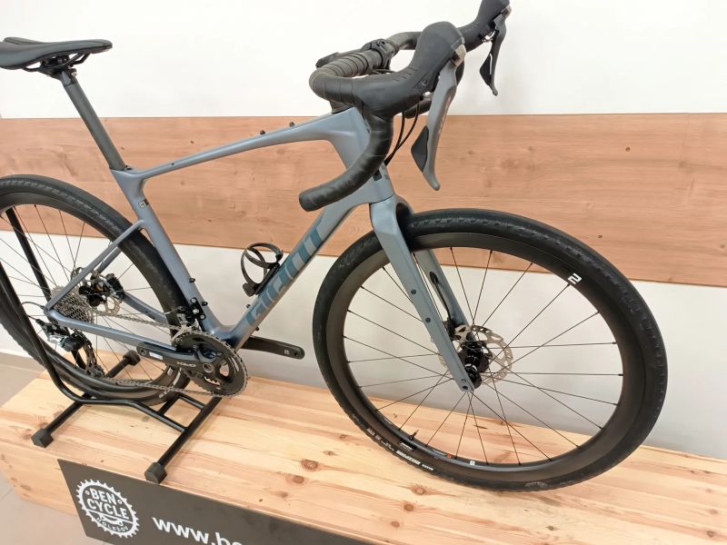 Giant Revolt advanced 0 - karbonová kola Giant