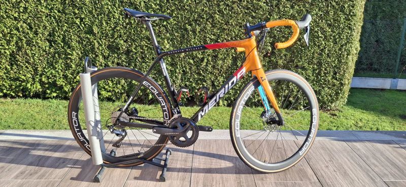 Merida Scultura 5000 provedeni Bahrain McLaren