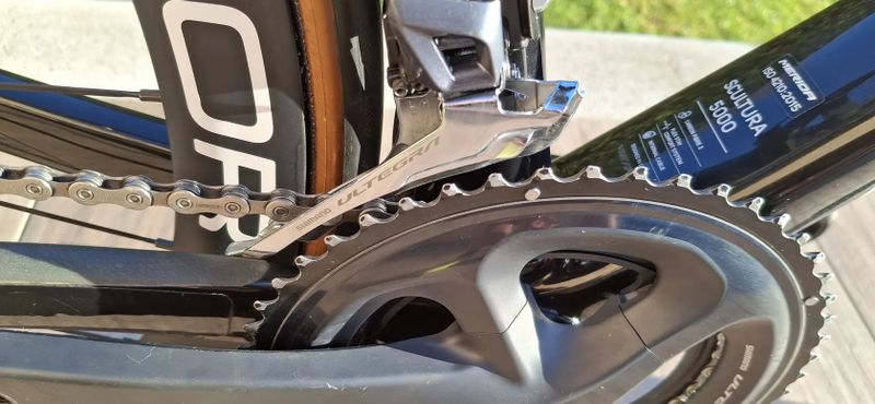 Merida Scultura 5000 provedeni Bahrain McLaren