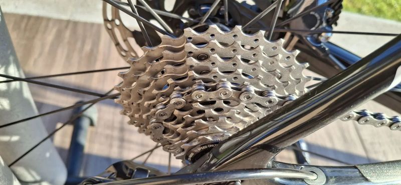 Merida Scultura 5000 provedeni Bahrain McLaren