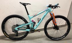 Focus O1E premium XX1 AXS vel.M