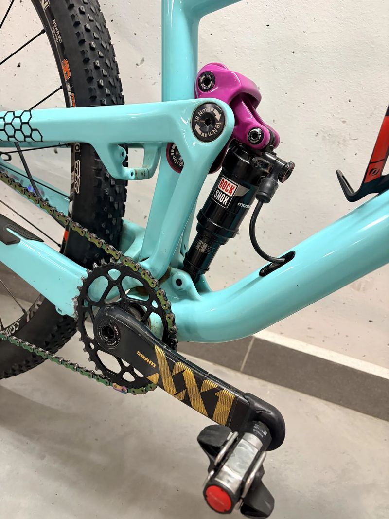 Focus O1E premium XX1 AXS vel.M