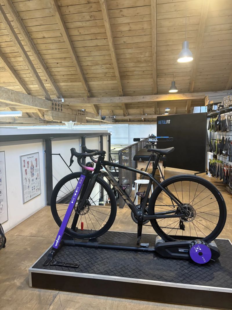 Trek Emonda SL 6 eTap - karbon, elektrické řazení SRAM Rival AXS 2x12