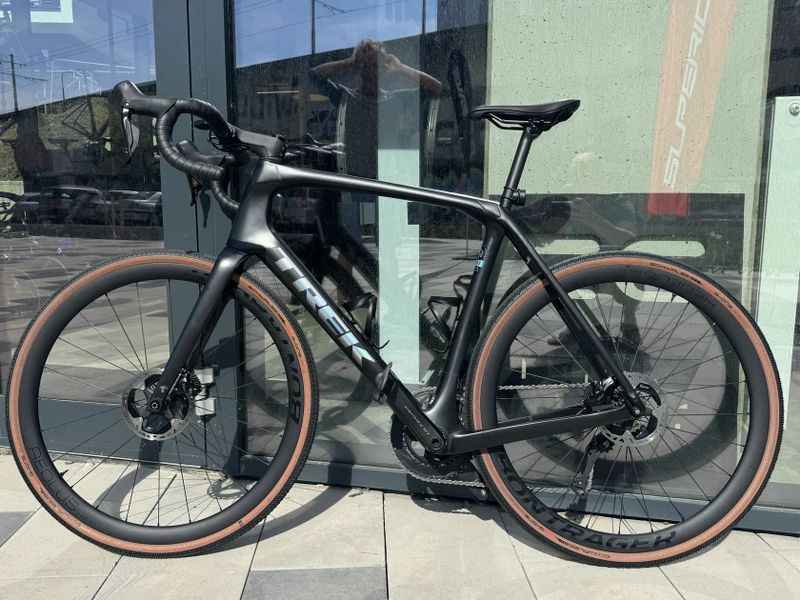 Trek Domane SLR 6 Gen 4 (deep smoke)