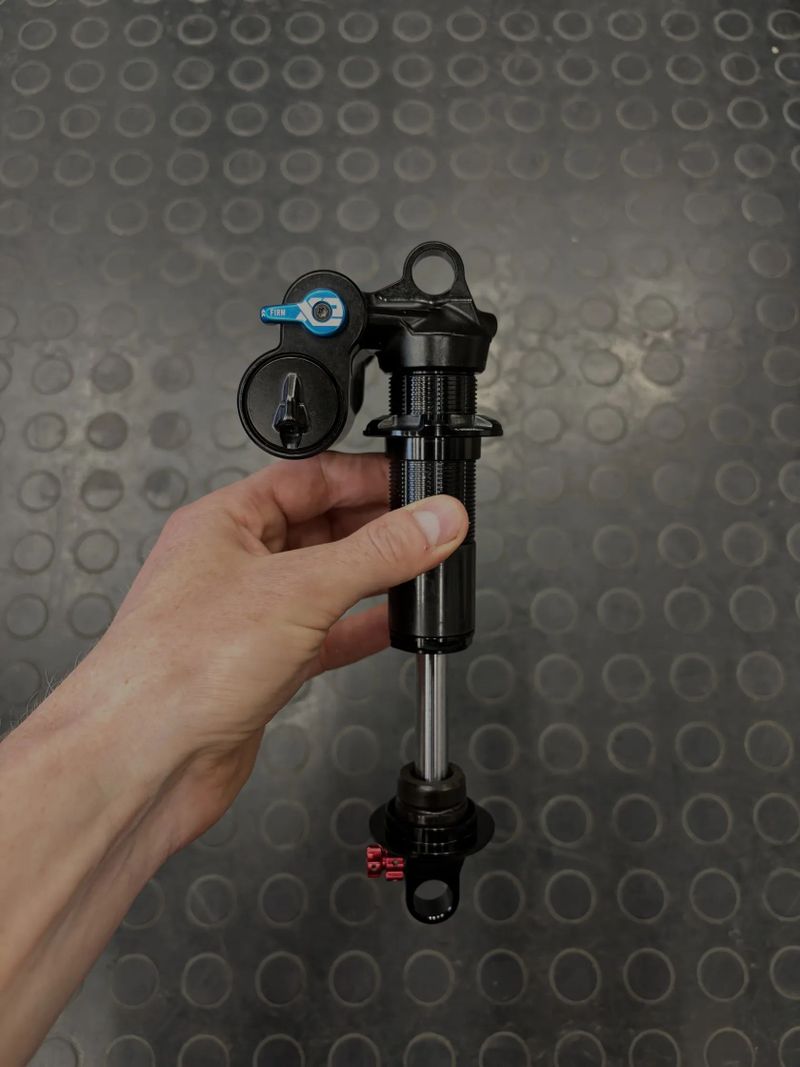 tlumič Fox DHX2 Factory s lockoutem (230x60-65)