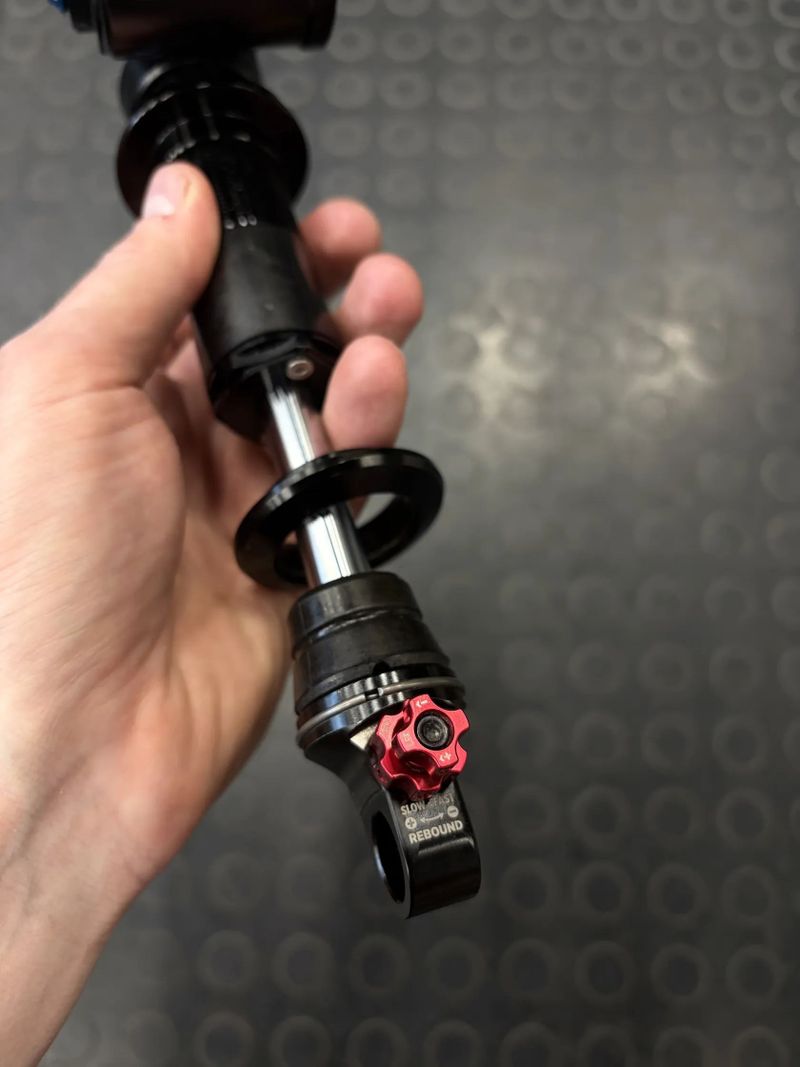 tlumič Fox DHX2 Factory s lockoutem (230x60-65)