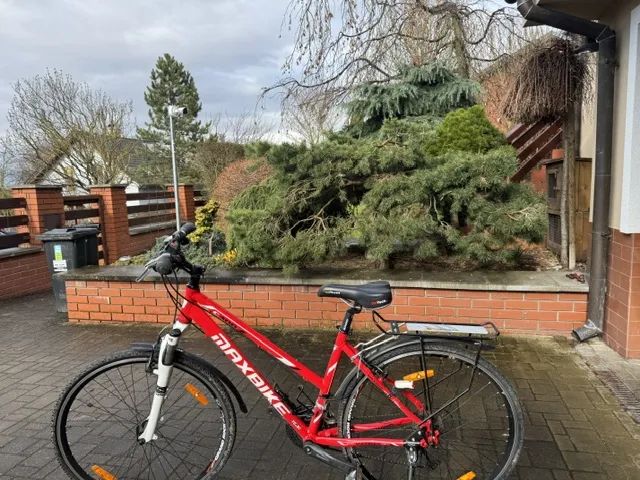 Dámské kolo Maxbike 28" – jako nové, výbava, jen 500 km