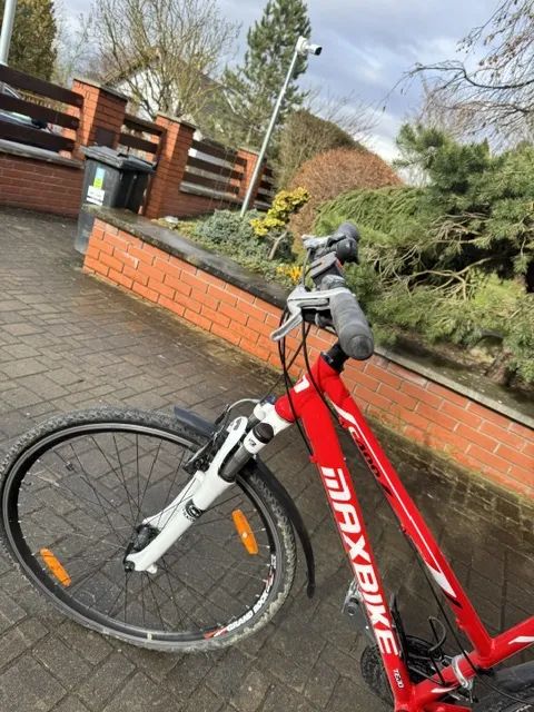 Dámské kolo Maxbike 28" – jako nové, výbava, jen 500 km