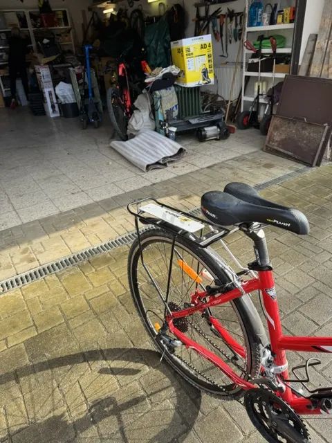 Dámské kolo Maxbike 28" – jako nové, výbava, jen 500 km