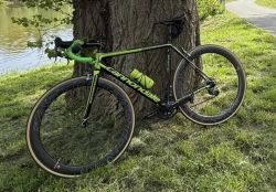 Cannondale SuperSix EVO Hi-Mod 6.1 kg, SRAM RED22, Easton EC90 55 karbonova kola, SLEVA