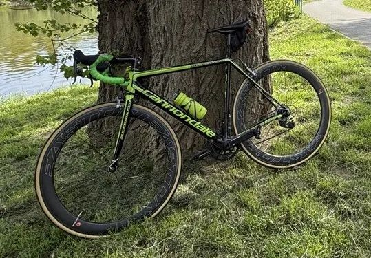 Cannondale SuperSix EVO Hi-Mod 6.1 kg, SRAM RED22, Easton EC90 55 karbonova kola, SLEVA