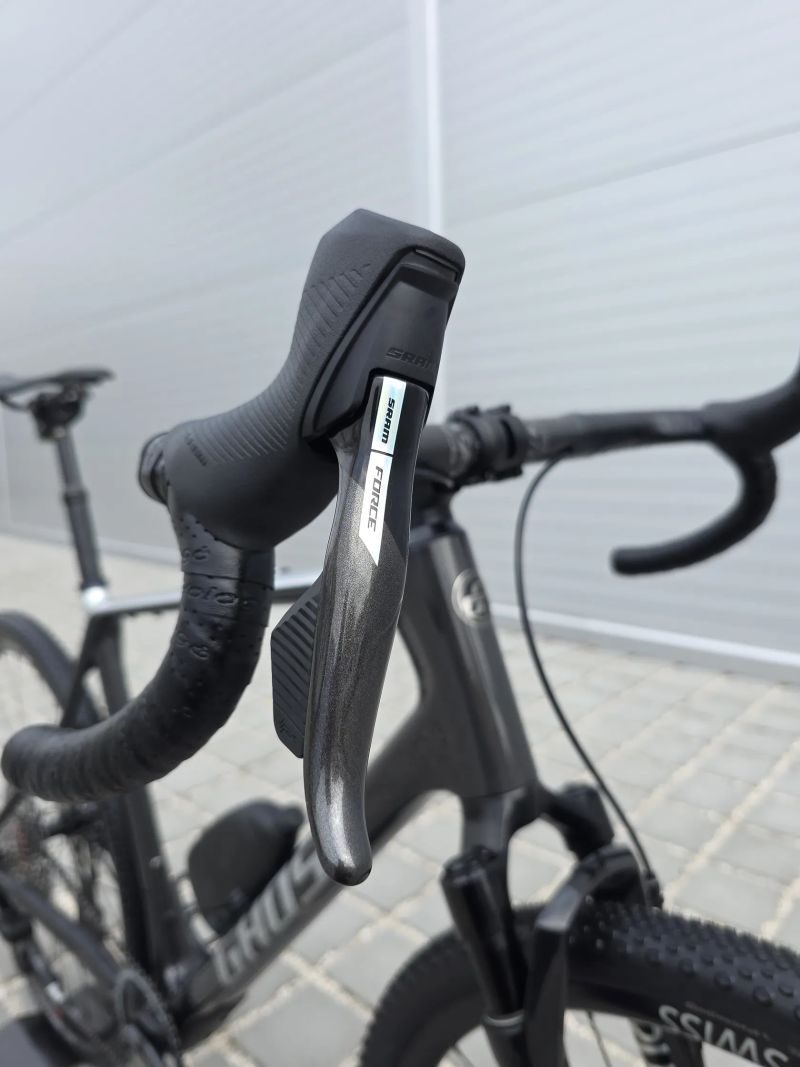 Gravel GHOST Asket CF 30th Limited SRAM XO AXS Transmission 28" - velikost L / Nové / RockShox Rudy