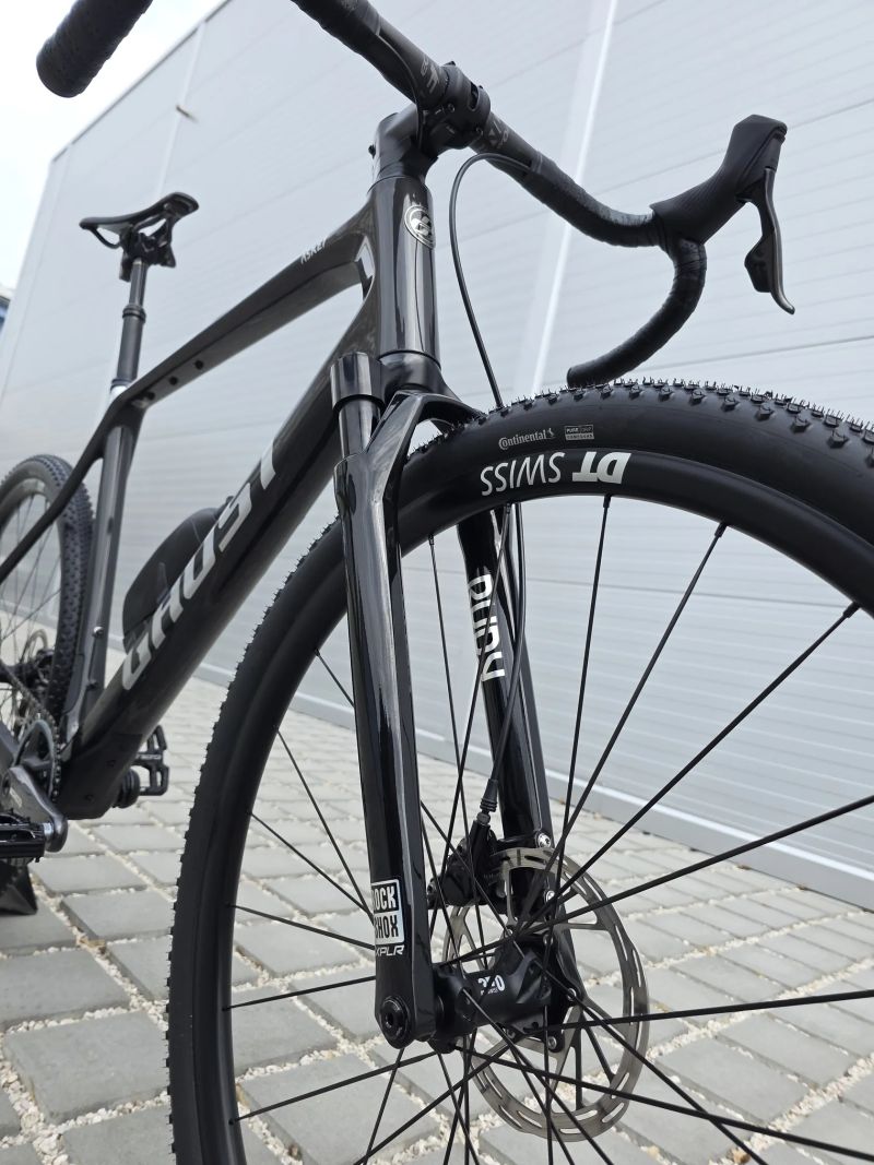 Gravel GHOST Asket CF 30th Limited SRAM XO AXS Transmission 28" - velikost L / Nové / RockShox Rudy