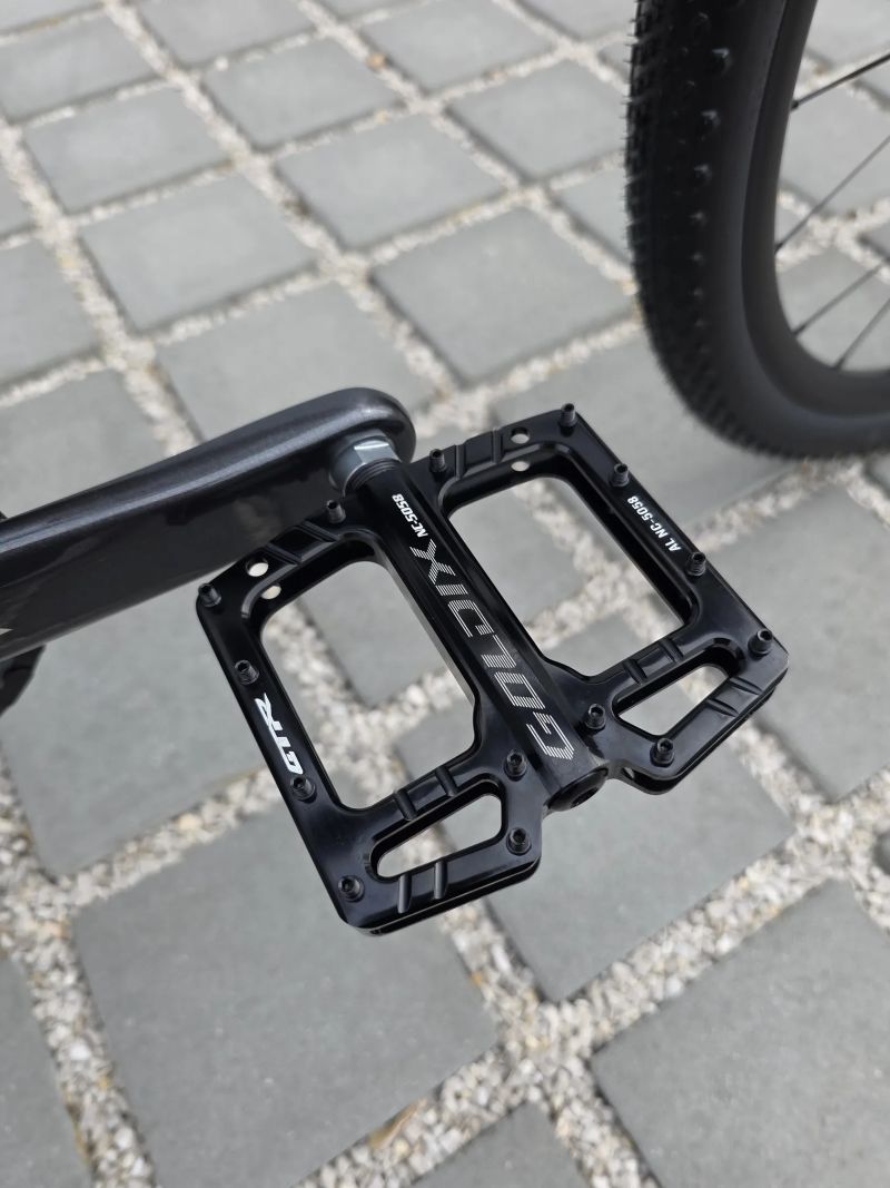 Gravel GHOST Asket CF 30th Limited SRAM XO AXS Transmission 28" - velikost L / Nové / RockShox Rudy