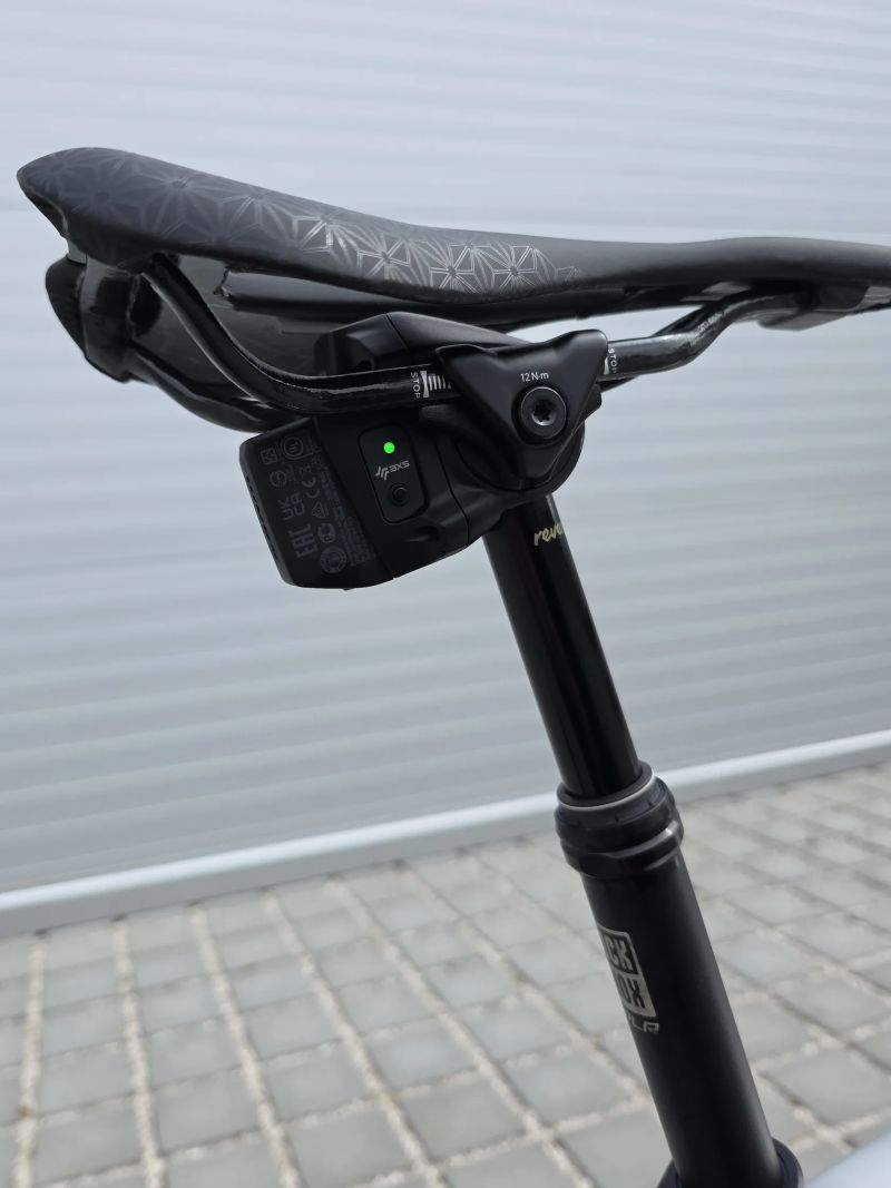 Gravel GHOST Asket CF 30th Limited SRAM XO AXS Transmission 28" - velikost L / Nové / RockShox Rudy