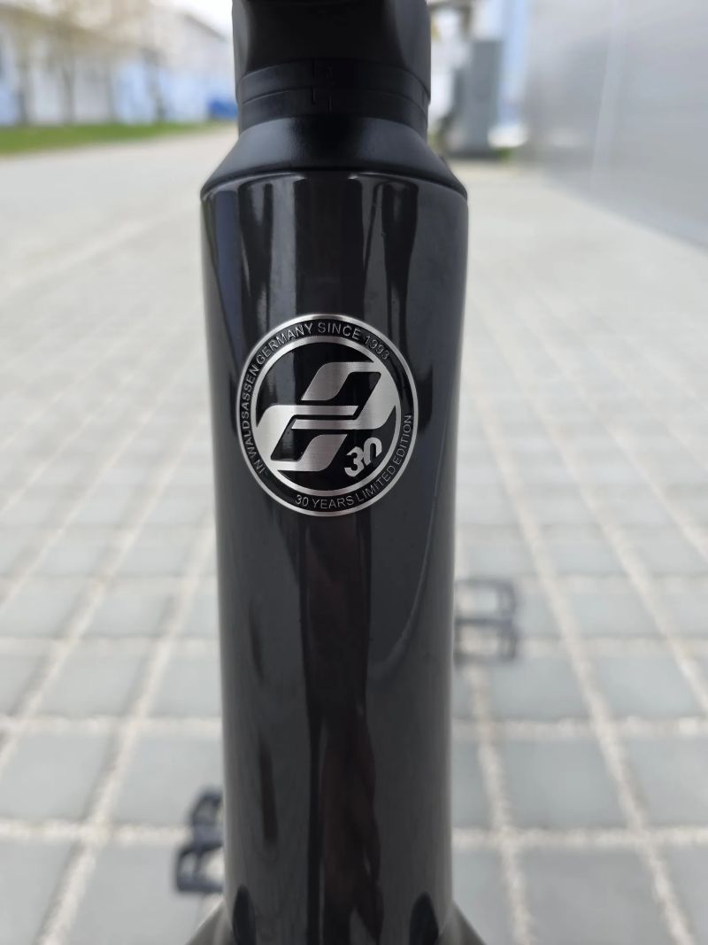 Gravel GHOST Asket CF 30th Limited SRAM XO AXS Transmission 28" - velikost L / Nové / RockShox Rudy