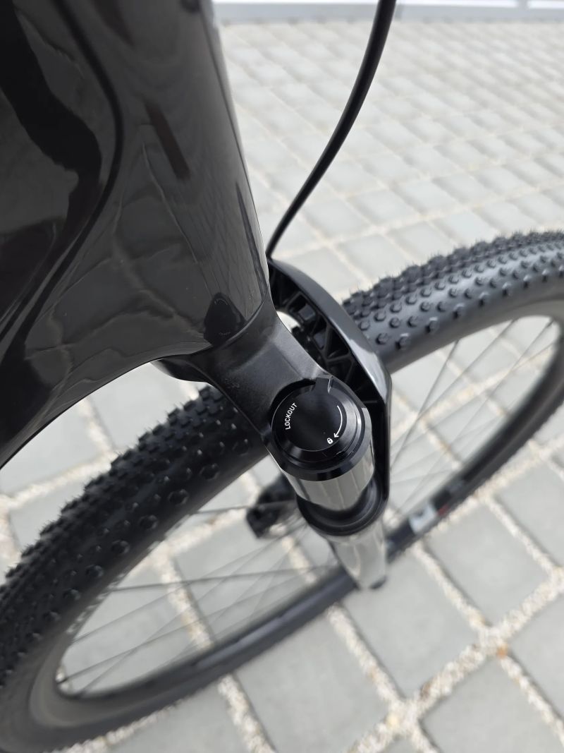 Gravel GHOST Asket CF 30th Limited SRAM XO AXS Transmission 28" - velikost L / Nové / RockShox Rudy