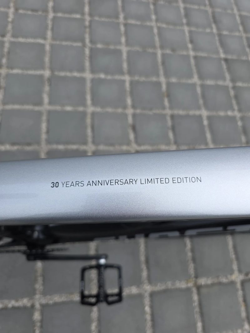 Gravel GHOST Asket CF 30th Limited SRAM XO AXS Transmission 28" - velikost L / Nové / RockShox Rudy