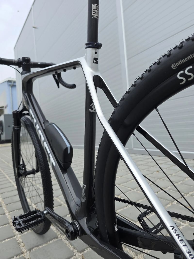 Gravel GHOST Asket CF 30th Limited SRAM XO AXS Transmission 28" - velikost L / Nové / RockShox Rudy
