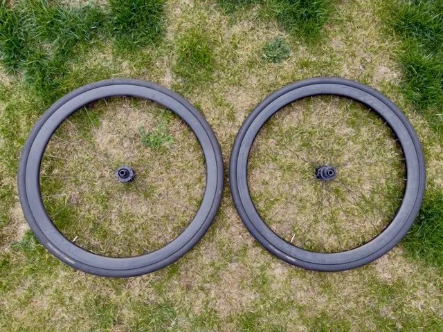 Zapletená karbonová silniční kola Roval C38