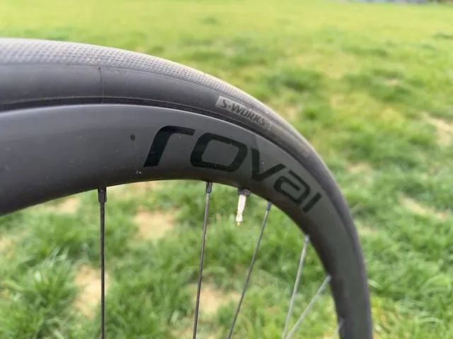 Zapletená karbonová silniční kola Roval C38