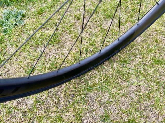 Zapletená karbonová silniční kola Roval C38