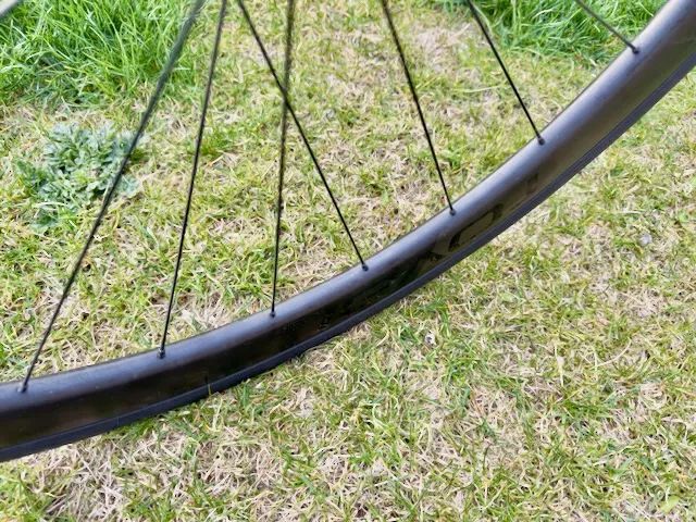 Zapletená karbonová silniční kola Roval C38