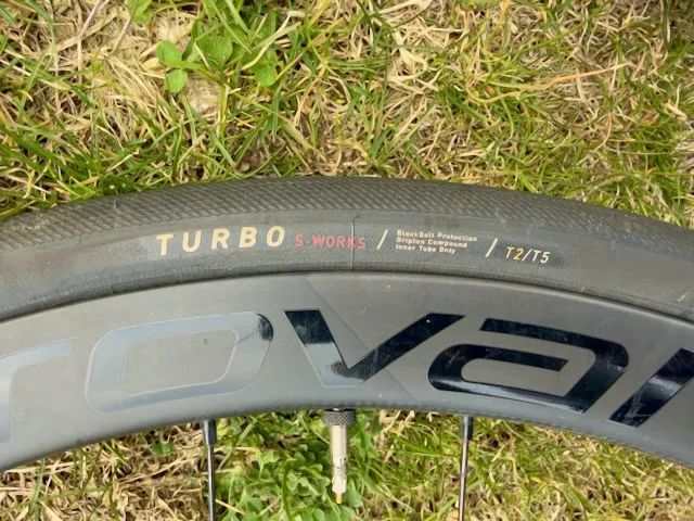 Zapletená karbonová silniční kola Roval C38