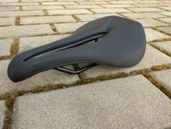 Sedlo Specialized Power Comp 143mm