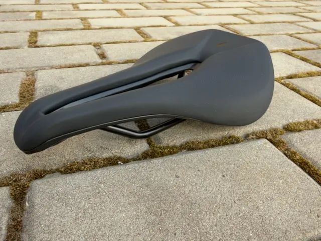 Sedlo Specialized Power Comp 143mm