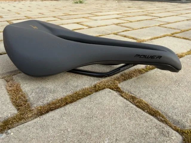 Sedlo Specialized Power Comp 143mm