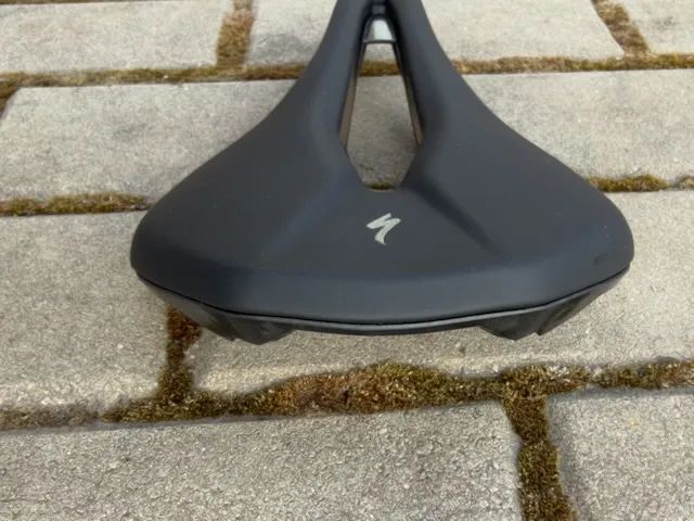 Sedlo Specialized Power Comp 143mm