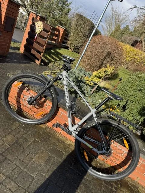 Giant Talon 29" – výborný stav, výbava (nosič, blatníky)