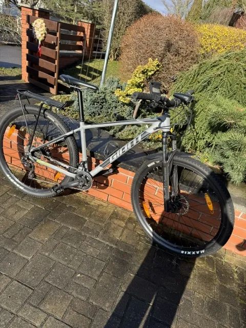 Giant Talon 29" – výborný stav, výbava (nosič, blatníky)