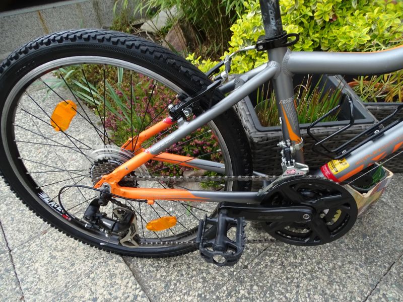 Rock Machine Surge 24" + cyklocomputer Sigma