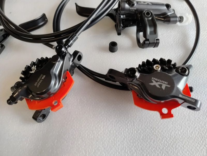 Shimano XT BR-M8200 (s chladičem) - pár