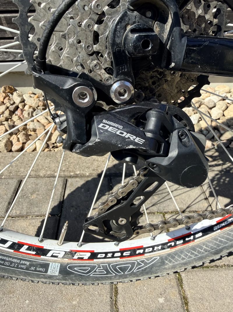 Závodní karbonové kolo Cube, váha 8,5 kg, 130-150 cm