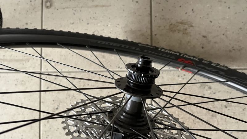 Zapletená gravel kola Fulcrum rapid red 900 + pláště Continental 40 mm