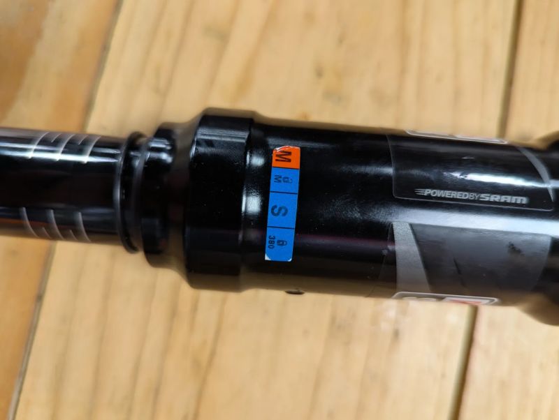 RockShox Deluxe RT3 230/65 mm po kompletní repasi