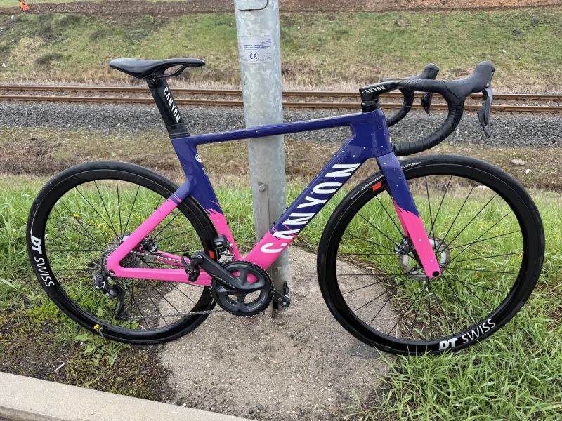 Silniční karbonove kolo