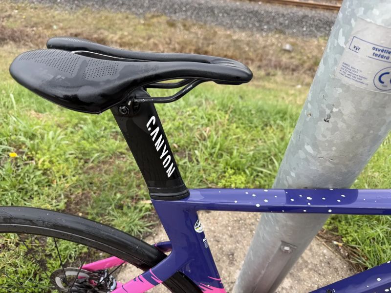 Silniční karbonove kolo