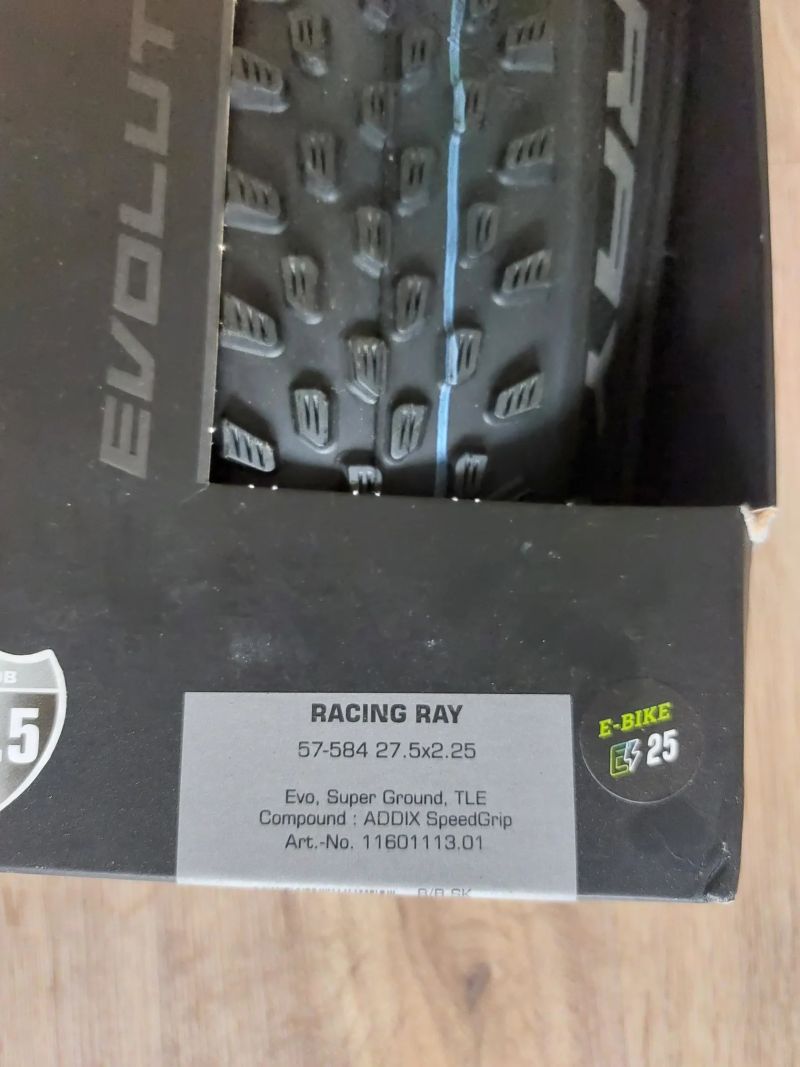 Schwalbe racing ray 27 x 2.25
