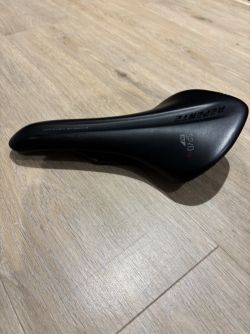 Karbonové sedlo Repente