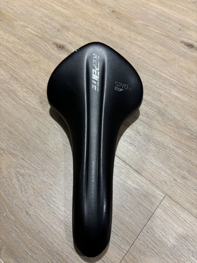 Karbonové sedlo Repente