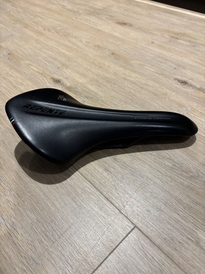 Karbonové sedlo Repente