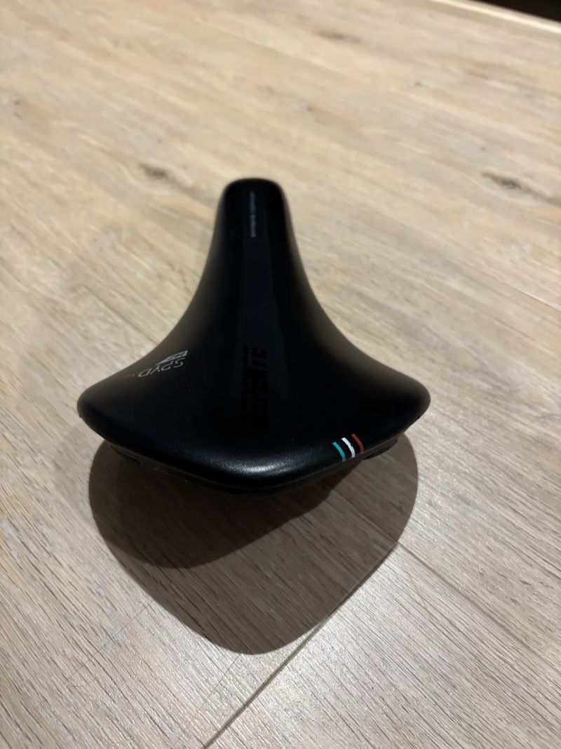 Karbonové sedlo Repente