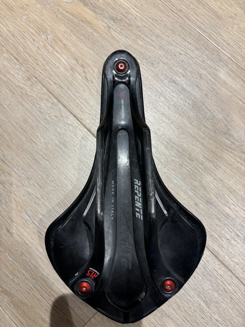 Karbonové sedlo Repente