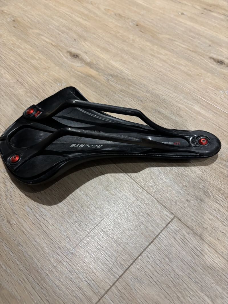 Karbonové sedlo Repente