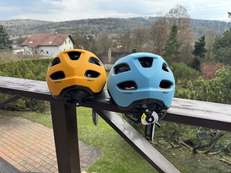 Přilby Bontrager Rally Wavecell 